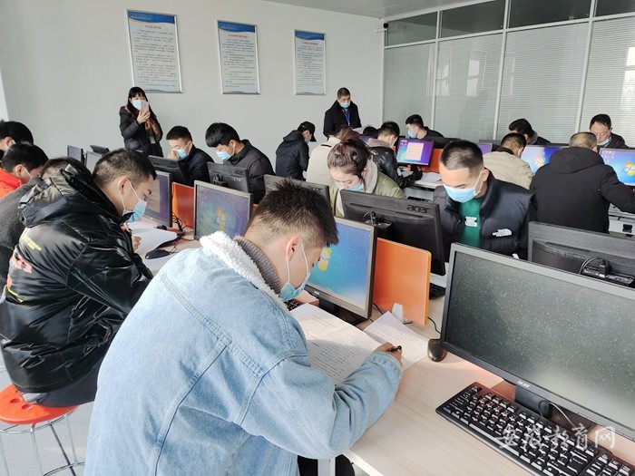 技能升級(jí)助力轉(zhuǎn)型 肥西縣職業(yè)技術(shù)學(xué)校圓滿(mǎn)完成退役軍人計(jì)算機(jī)專(zhuān)業(yè)技能培訓(xùn)考核